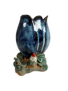 Vintage Pottery Frog With Blue Tulip And Water Lilly Vase 5"
